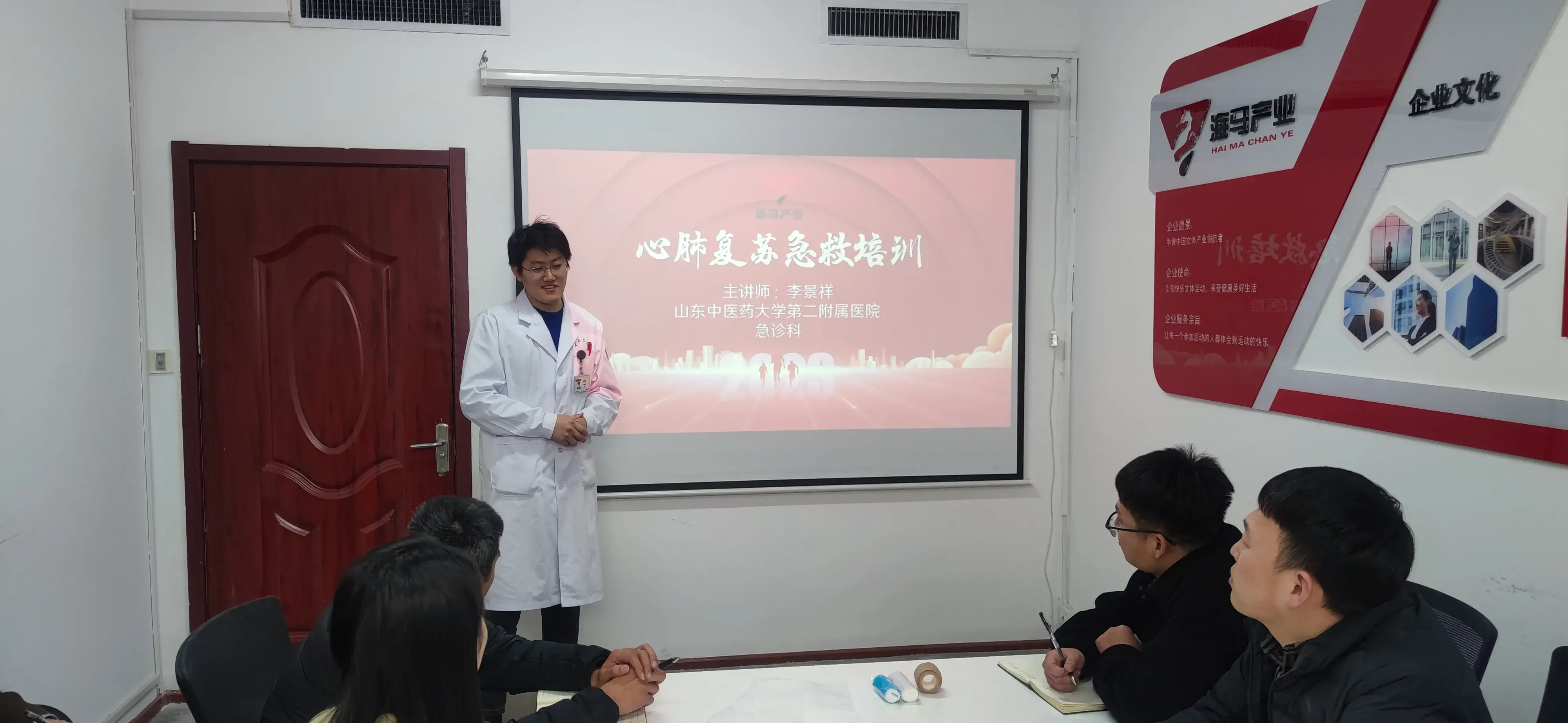 QY球友会组织进行心肺复苏急救培训